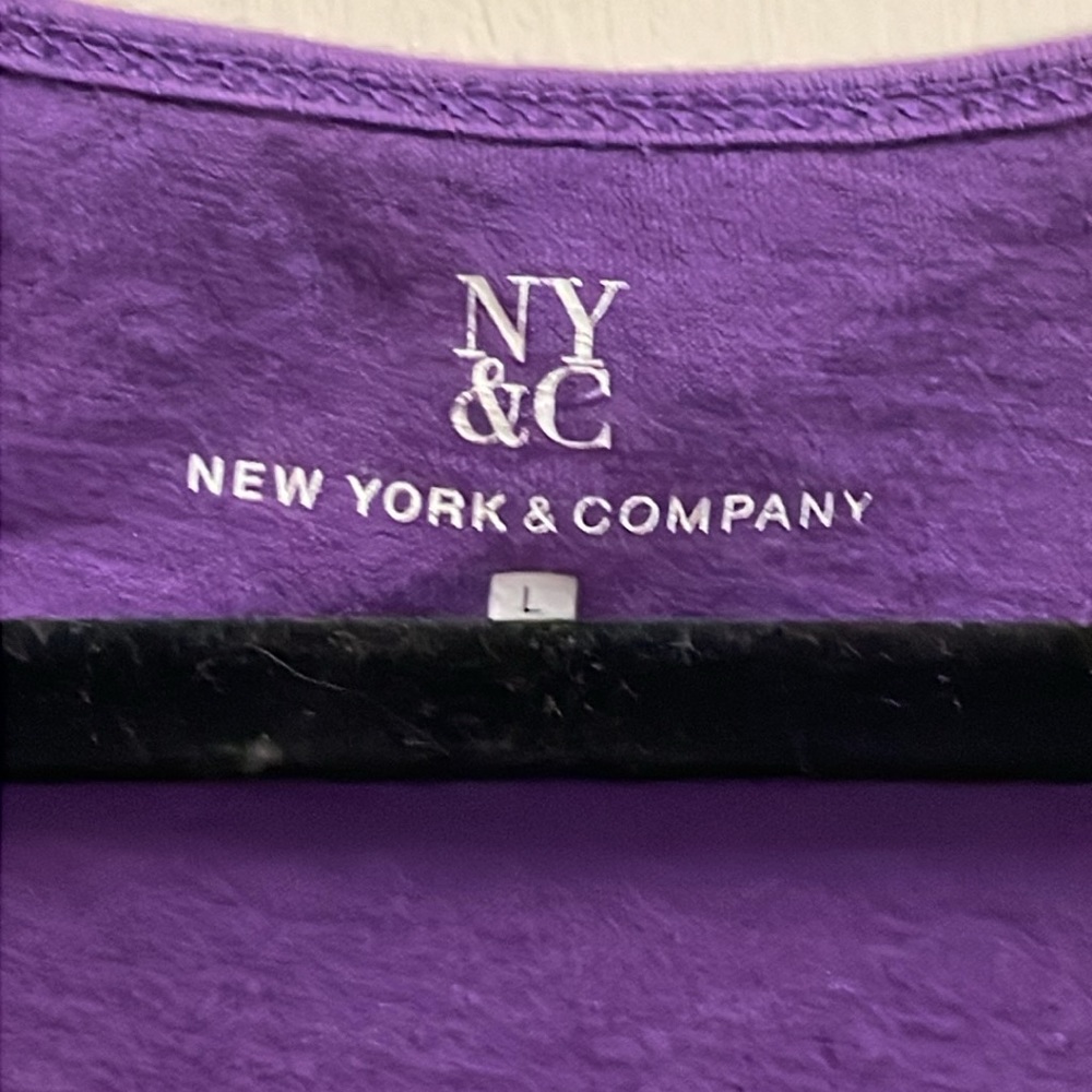 New York & Company deep purple v-neck blouse with cap sleeves, size large. - Picture 4 of 5